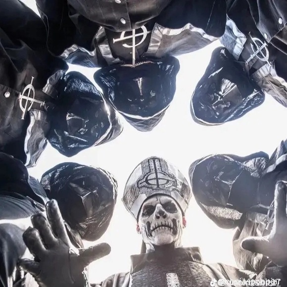 Meet your Posher, Ezra - Picture 1 of 1